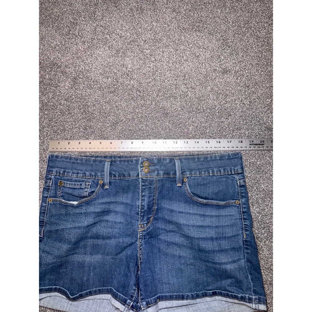 Levi Denizen Women's Blue Denim Modern Jean Shorts‎ Size 14 - Picture 4 of 9